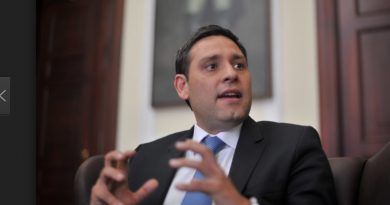 Líder del senado pide evaluar relación con Venezuela