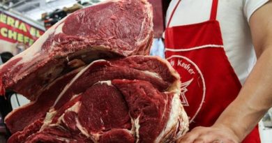 Andriukaitis pide tener confianza en carnes de Brasil