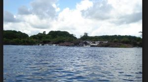 Río Caroní donde lanzaron los delincuentes que asaltaron autobús
