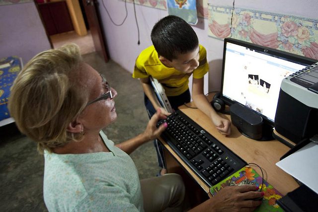 En las escuelas y liceos se cuenta con aulas virtuales