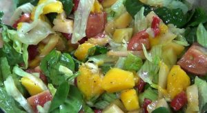 Aprende a hacer una refrescante ensalada de mango