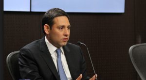 Lider del senado pider evaluar relacion con Venezuela
