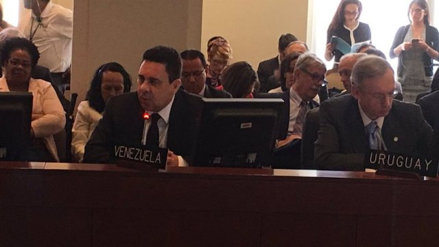 Con once votos en contra y veinte a favor