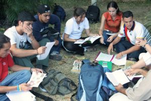 Uno de los problemas que enfrenta el país es la migración de jóvenes.