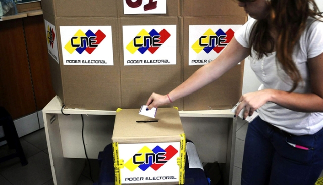 Solo cinco partidos opositores alcanzaron en Venezuela las cuotas mínimas de apoyo exigidas para revalidarse.