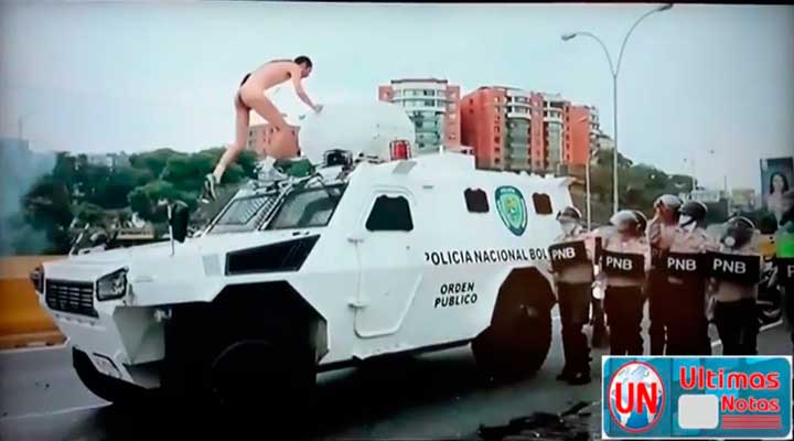 Hombre desnudo en manifestaciones Caracas Venezuela