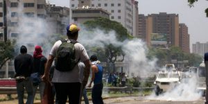 Enfrentamientos entre la GNB y oposición venezolana