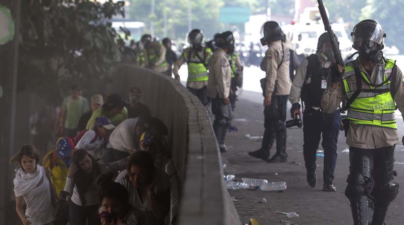Brutal represión en marcha del 19 de abril en Venezuela