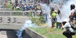 Enfrentamientos entre la GNB y oposición venezolana