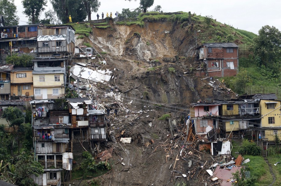 Manizales se encuentra incomunicada por constantes derrumbes