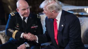 McMaster visita Kabul