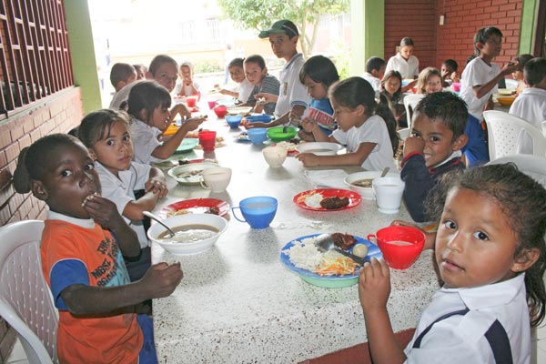 solo en huevos, el sobreprecio es más del 55%. También hubo sobremarcaje del 200% en la compra de pasta para sopa de medio kilo