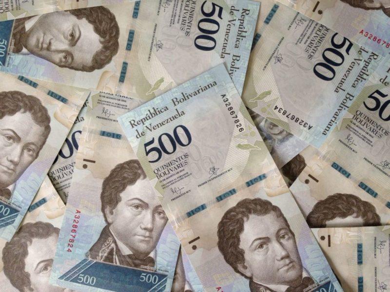 Los billetes de la nueva denominación comienzan a verse, quizás de manera tímida y débil,  en las diferentes agencias  bancarias venezolanas