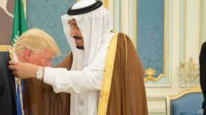 Polémico encuentro entre Trump y Rey de Arabia Saudí