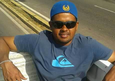 Roger Ramón Manzol García quien salió expulsado de la camioneta, siendo auxiliado por lugareños de la zona