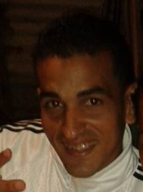 De manera inmediata se logró identificar a uno de los sujetos, popularmente conocido como “El Gabo”, quien era activamente buscado por los cuerpos de seguridad del Estado.