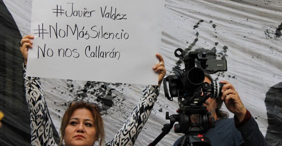 Un aproximado de doscientos comunicadores sociales se reunieron en México para protestar en contra de la inseguridad que arropa a los periodistas