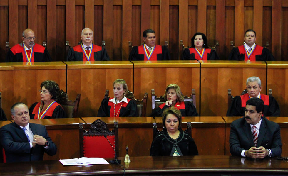 la misma parte de las acciones tomadas por el TSJ, para favorecer al Presidente Maduro