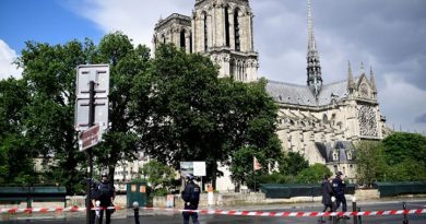 Hombre que atacó a un agente con un martillo en París, fue neutralizado