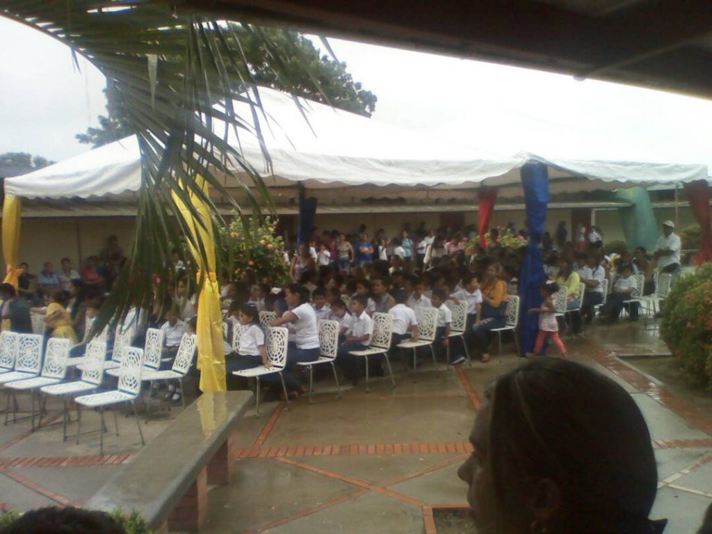 254 canaimitas para todos los estudiantes del 2do a sexto grado,