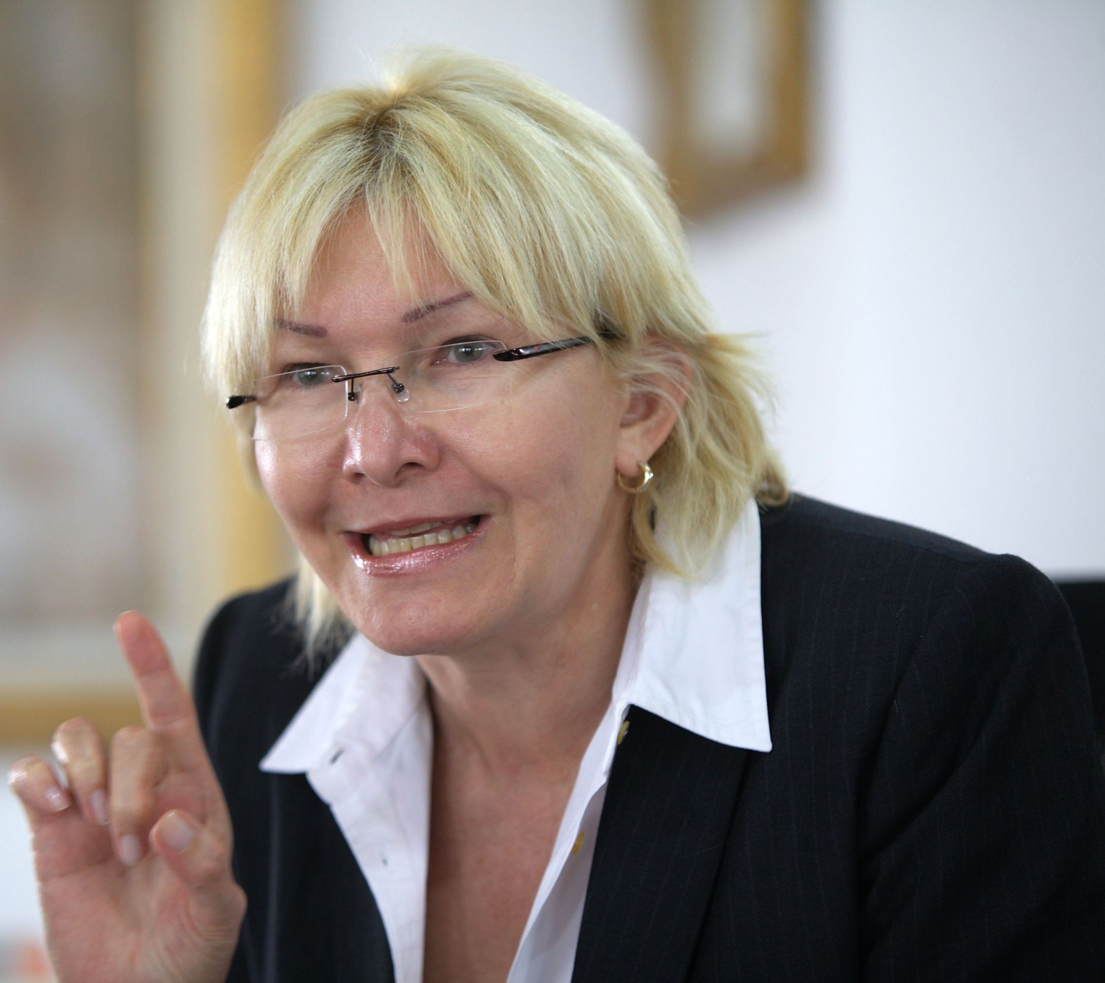 Prohíben salida de Venezuela a la fiscal Luisa Ortega Díaz