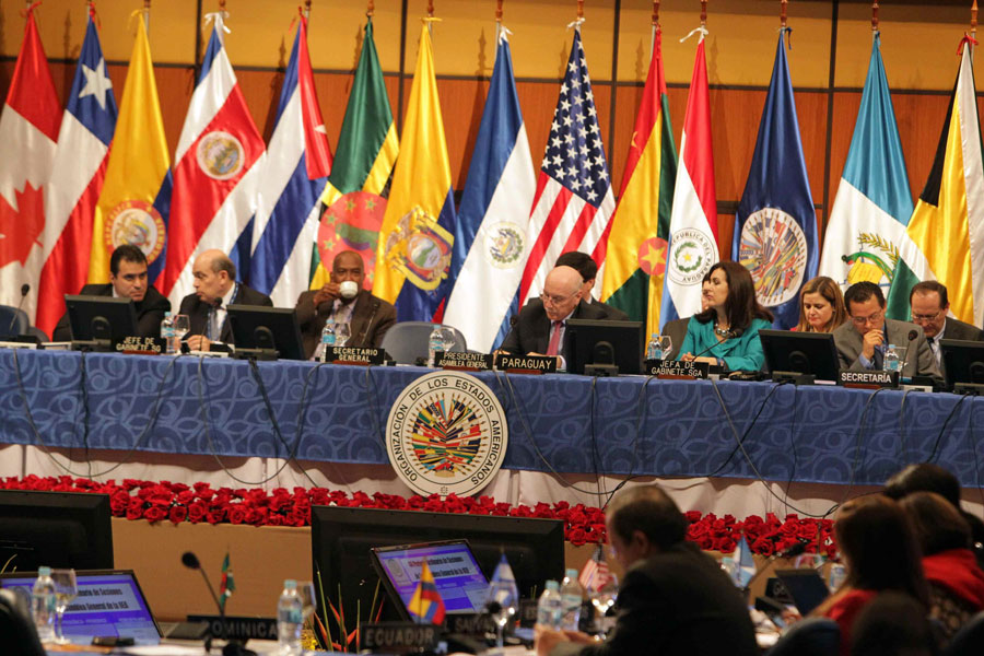 Las dos opciones que manejaban los diplomáticos eran que se aprobase como una declaración individual