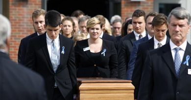 A Otto Warmbier lo despiden más de dos mil personas