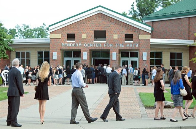 A Otto Warmbier lo despiden más de dos mil personas