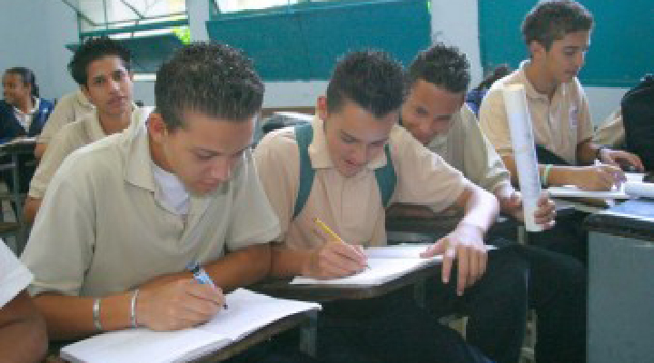 Las asignaturas física, química y matemática regresan al sistema educativo venezolano, por separado