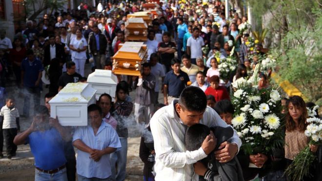 Comando armado en Puebla, entra a dos casas y asesina a dos familias