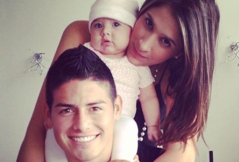 La separación para la joven pareja, él de 26 años, y Daniela Ospina, de 25 años de edad; se veía venir, ya que ambos mantienen una apretada agenda laboral que los separa constantemente