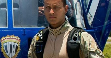 Reaparece Oscar Pérez en un vídeo y asegura que se encuentra en Caracas