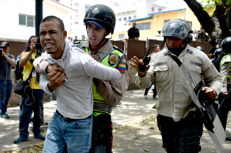 Los hechos violentos se suscitaron cuando La Guardia Nacional Bolivariana intentó destrancar las principales vías que se encontraban obstruidas