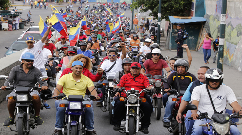 Por los campesinos y pescadores ocho