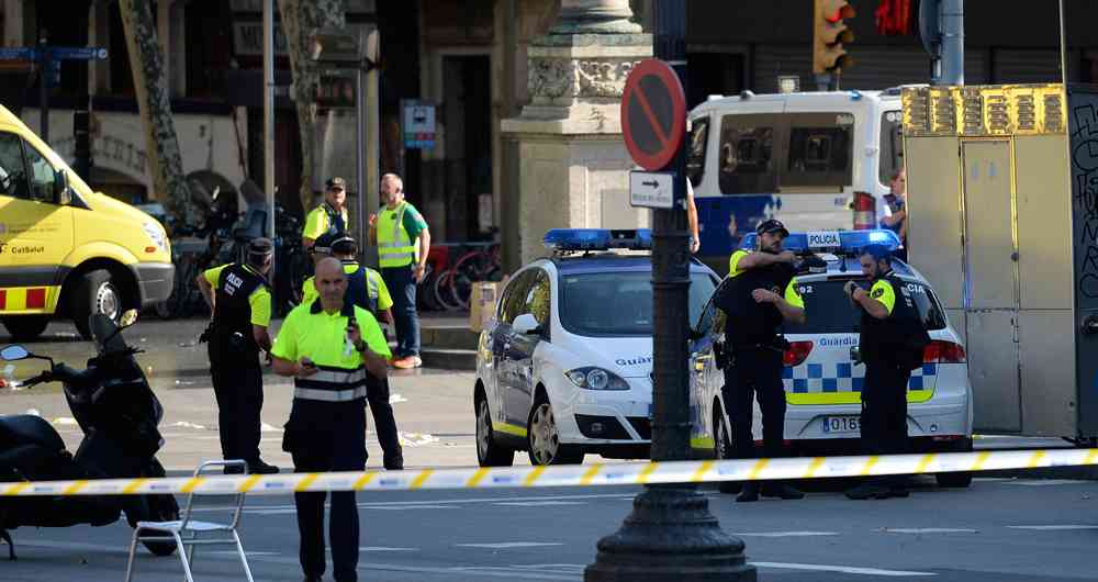 Trece muertos y un centenar de heridos en atentado en la Rambla de Barcelona