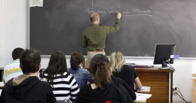 Profesionales docentes están emigrando a Ecuador