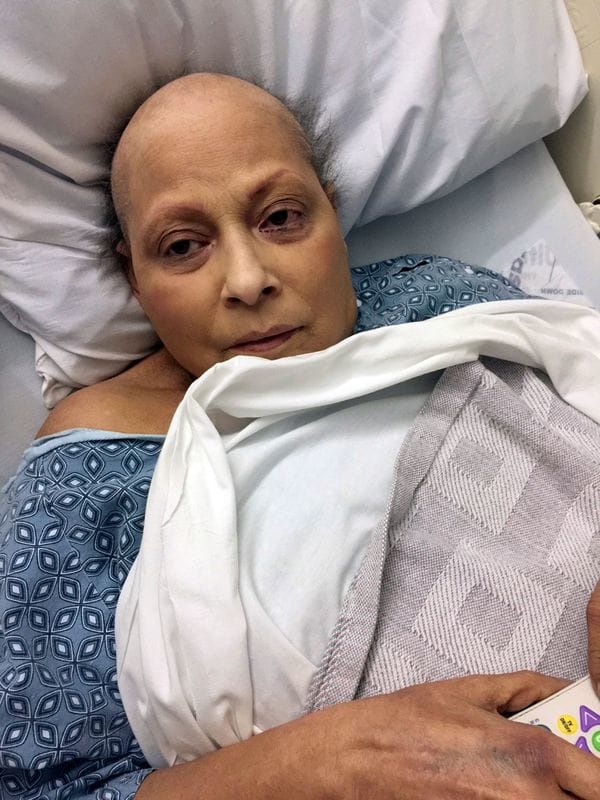 Eva Echeverría de 63 años, demandó al grupo farmacéutico estadounidense Johnson & Johnson, alegando que el uso del talco   le provocó cáncer de ovarios.