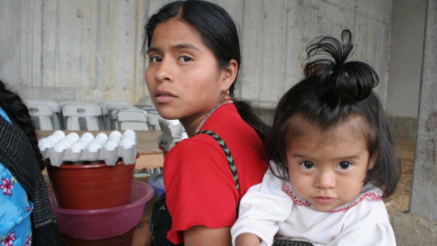 ONU solicita a El Salvador que la edad mínima para casarse sea establecida en 18 años.