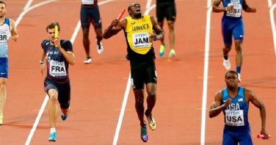 Por un calambre sufrido en el ultimo tramo del relevo 4x100, Usain Bolt no logró llegar a la meta