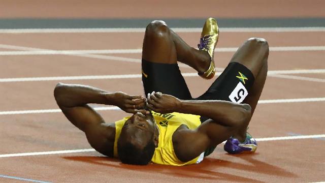 Por un calambre sufrido en el ultimo tramo del relevo 4x100, Usain Bolt no logró llegar a la meta