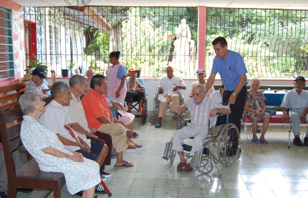 unos 115 ancianos fueron evacuados y se encuentran en evaluación en centros médicos de la zona