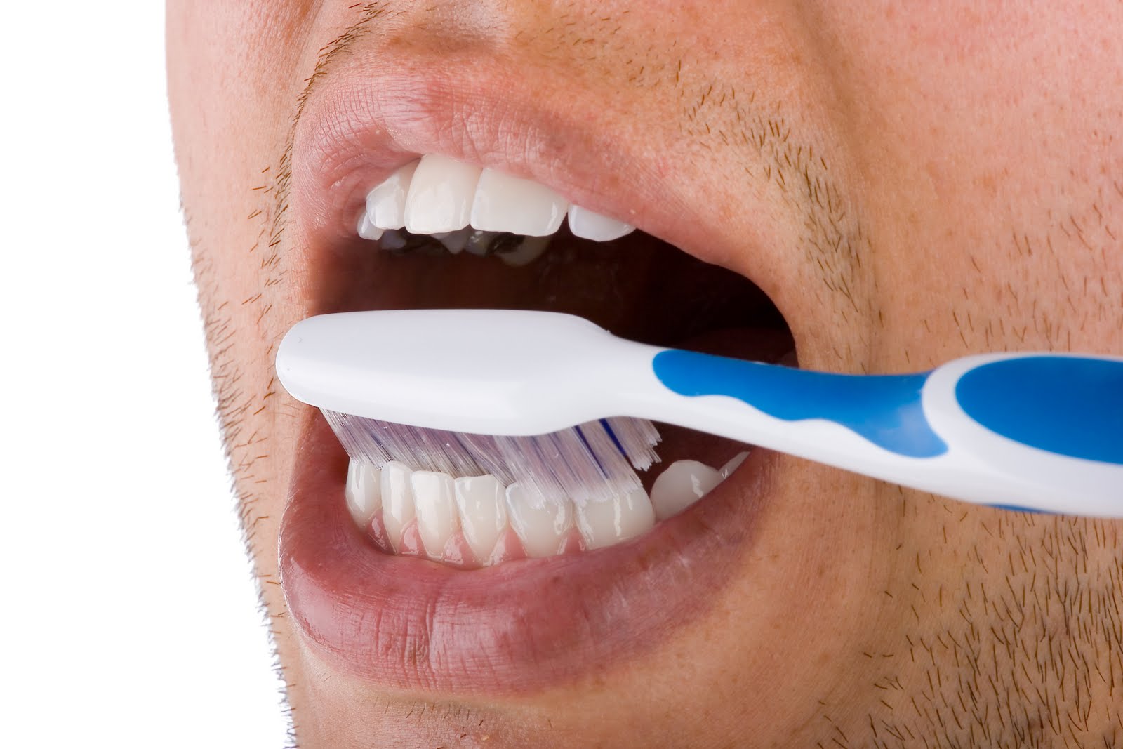 Ante la escasez de dentífrico, los venezolanos se las ingenian para mantener la higiene bucal