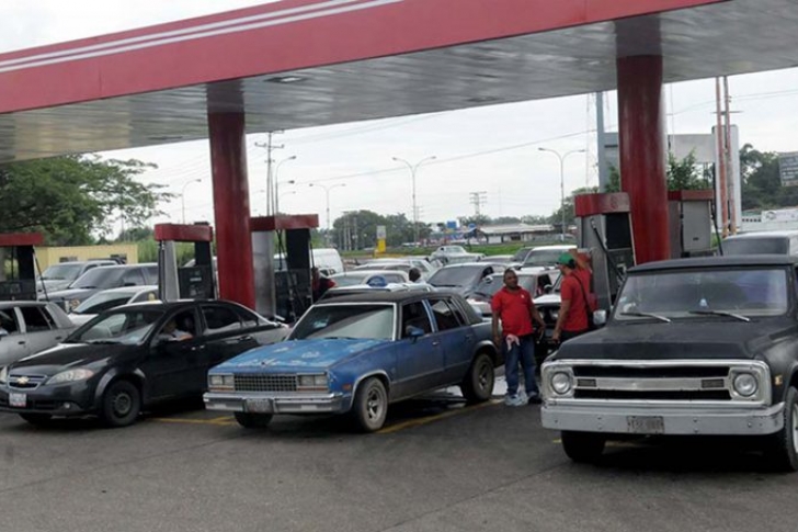Escasea la gasolina en Venezuela