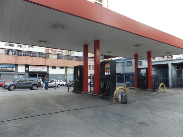 Las refinerías de El Palito, ni Amuay, están funcionando. Ni en Puerto La Cruz se está produciendo gasolina, y eso ha generado una gran escasez de producción de combustible