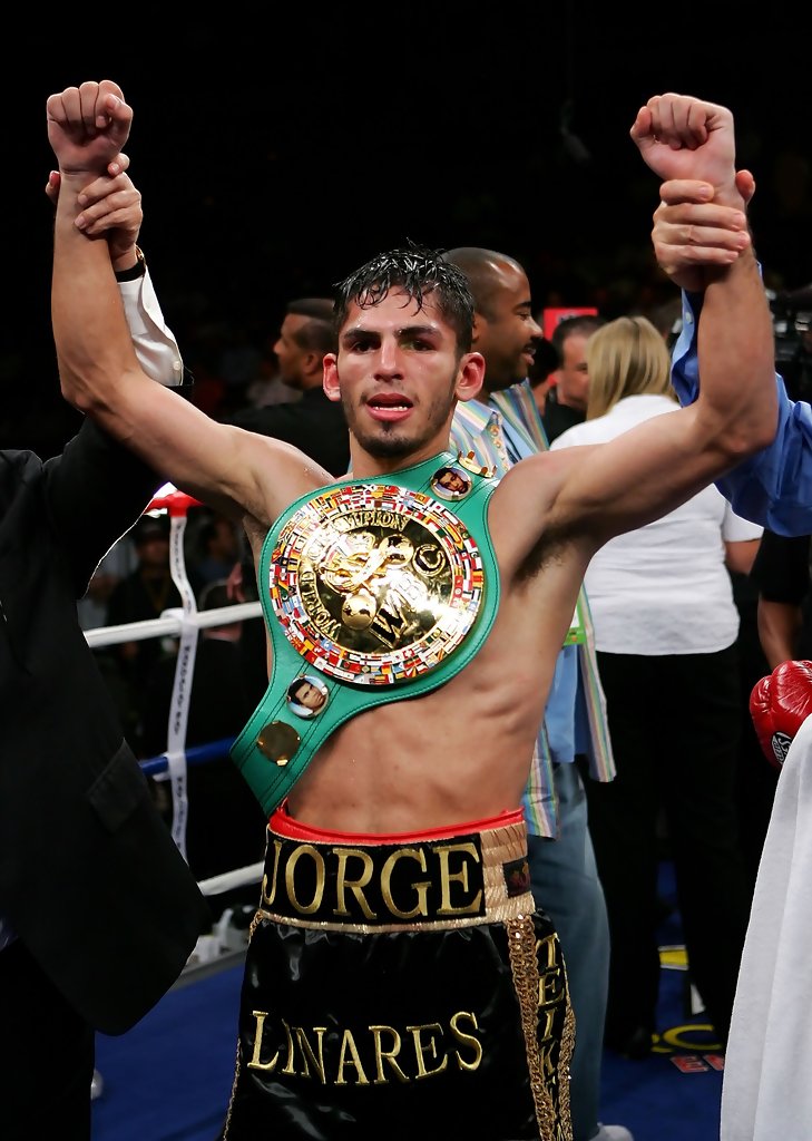 En la categoría ligera, Jorge Linares retuvo el Título Mundial de la Asociación Mundial de Boxeo