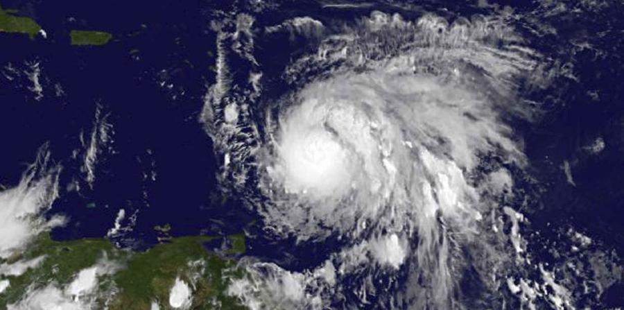 María, el huracán, pasa por Dominica y la devasta