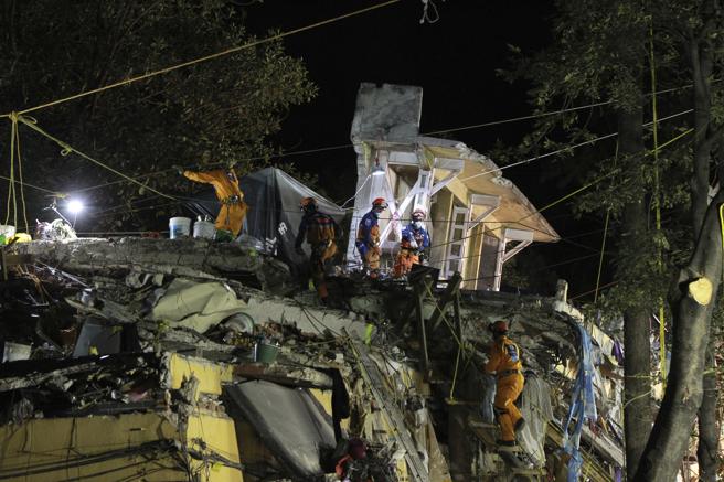 e tuvo conocimiento por el Gobierno de la Ciudad de México, que de estos 180 muertos; 119 son del sexo femenino y 61 victimas fueron identificadas del sexo masculino