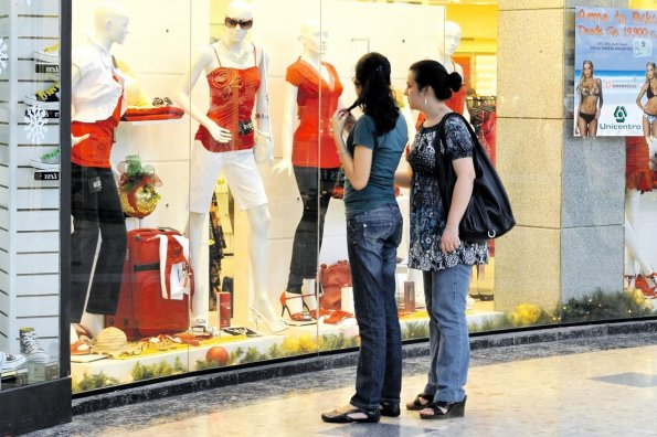 Paraguay el atractivo de conseguir tecnología, cosméticos y calzado hasta un 60% mas baratos