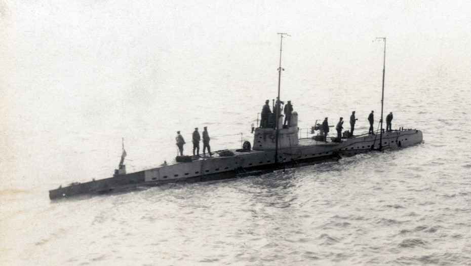 La nave mide 27 metros de largo y seis de ancho 