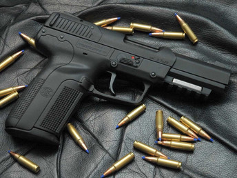 42 armas tenía Stephen Paddock en su poder